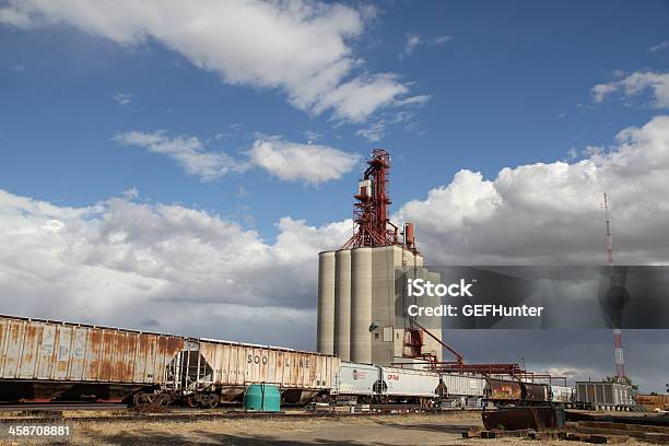 Saskatchewan Ziarno Terminal - zdjęcia stockowe i więcej obrazów Bez ludzi - Bez ludzi, Biznes, Chmura burzowa