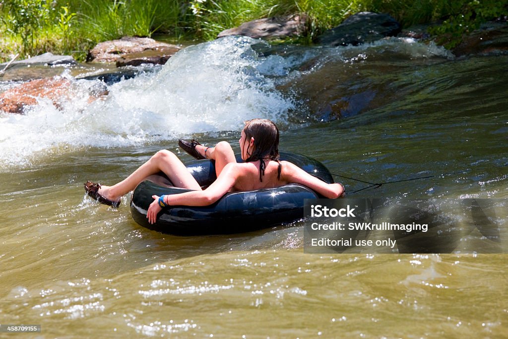 Innertube działania w Golden Colorado Whitewater Park - Zbiór zdjęć royalty-free (Kółko do pływania)