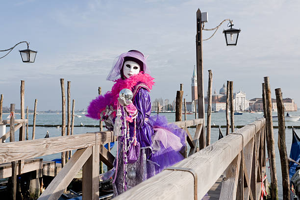 máscara de carnaval de venecia - venice italy flash fotografías e imágenes de stock