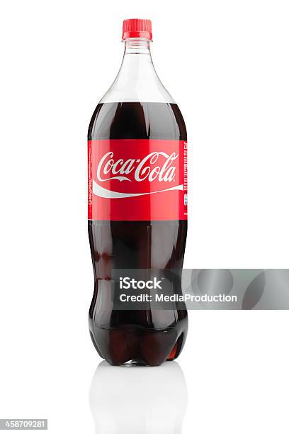 Dos Litro De Botella De Coca Cola Foto de stock y más banco de imágenes de  Cola - Gaseosa - Cola - Gaseosa, Botella, Gaseosa - iStock