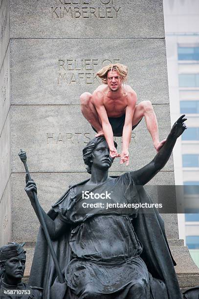 Uma Estátua Protester - Fotografias de stock e mais imagens de Adulto - Adulto, Berrar, Canadá