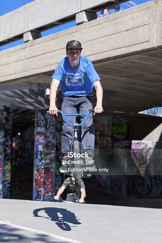 BMX rowerzystów w Southbank, Londyn - Zbiór zdjęć royalty-free (Anglia)