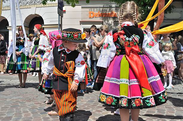 корпус-кристи день в lowicz - lowicz стоковые фото и изображения