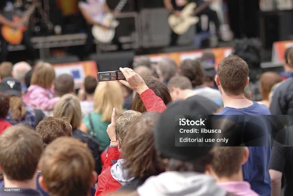 Audience a Mathew Street Festival a Liverpool - Foto stock royalty-free di Chitarra