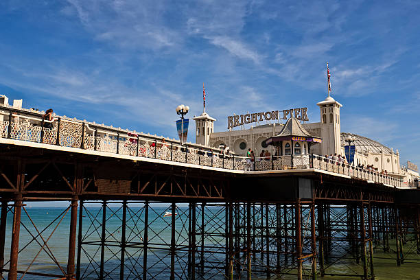 brighton muelle - palace pier tourism built structure sign fotografías e imágenes de stock