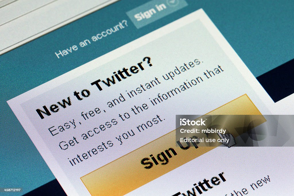 Twitter сайт в браузере Internet Explorer на ЖК-экраном - Стоковые фото Brand Name Online Messaging Platform роялти-фри