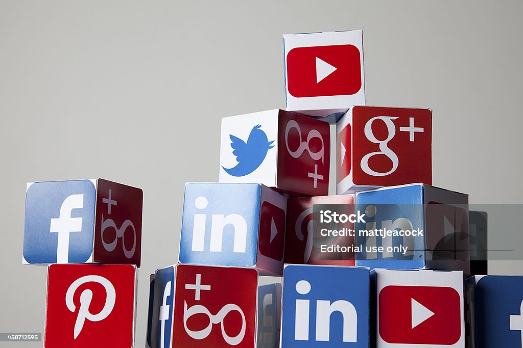 Social media in caduta - Foto stock royalty-free di Google - Marchio