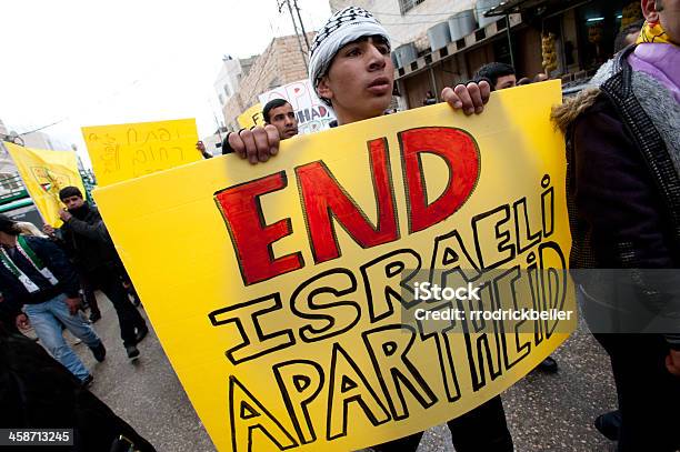 Foto de Palestinianos Demonstrar Contra De Ocupação Israelitas Em Hebron e mais fotos de stock de Apartheid