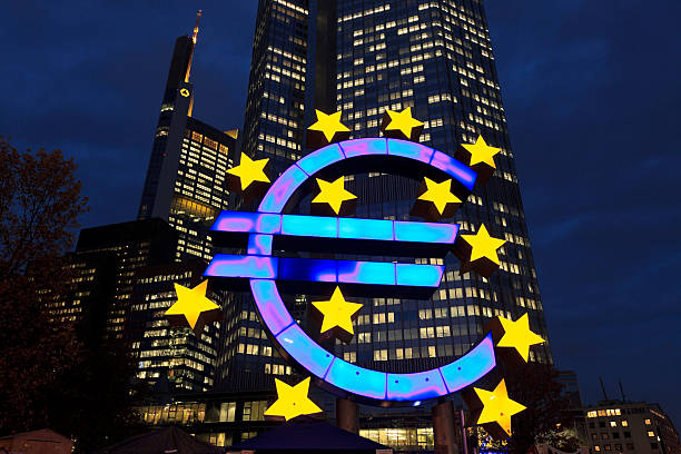 banca centrale europea al crepuscolo - bce foto e immagini stock