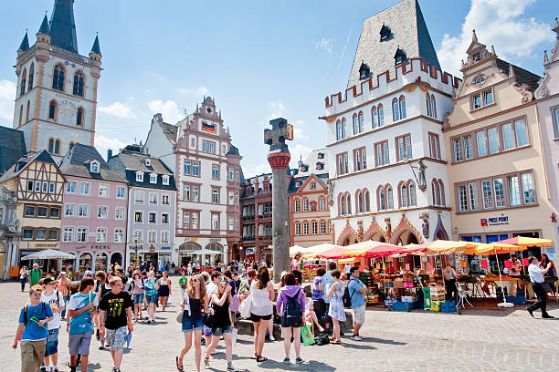 旧市場広場にトリーア,ドイツ - trier ストックフォトと画像