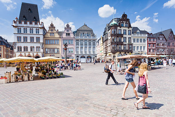 旧市場広場にトリーア,ドイツ - trier ストックフォトと画像