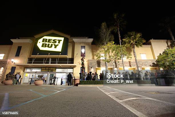 Buyers Line Up For Black Friday Stock Photo - Download Image Now - Black Friday - Shopping Event, Crowd of People, In A Row