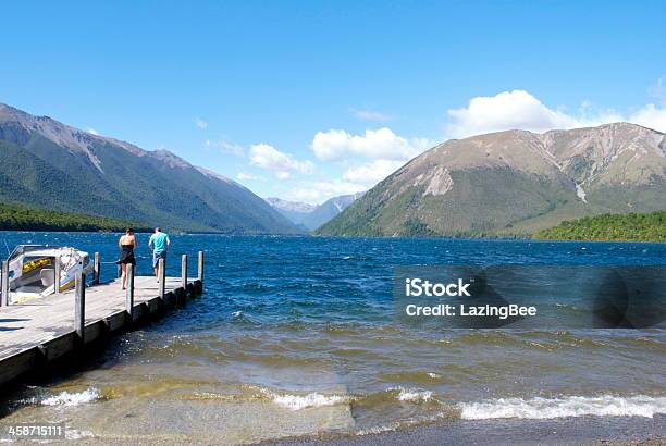 Foto de Turistas E De Barco No Lago Rotoiti Nelson Lakes National Park e mais fotos de stock de Alpes do sul da Nova Zelândia