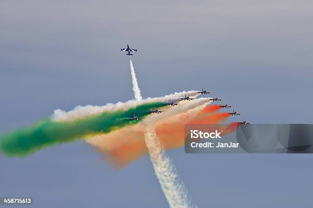 Frecce Tricolori - Fotografias de stock e mais imagens de Acrobata - Acrobata, Aeródromo, Asa de aeronave