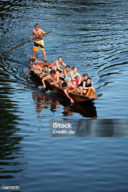 Łódka Przyjemności W Tübingen Na Rzeka Neckar - zdjęcia stockowe i więcej obrazów Badenia-Wirtembergia - Badenia-Wirtembergia, Duża grupa ludzi, Edytorski