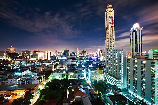 noc miasto i bayok sky hotel w bangkok - krungthep zdjęcia i obrazy z banku zdjęć