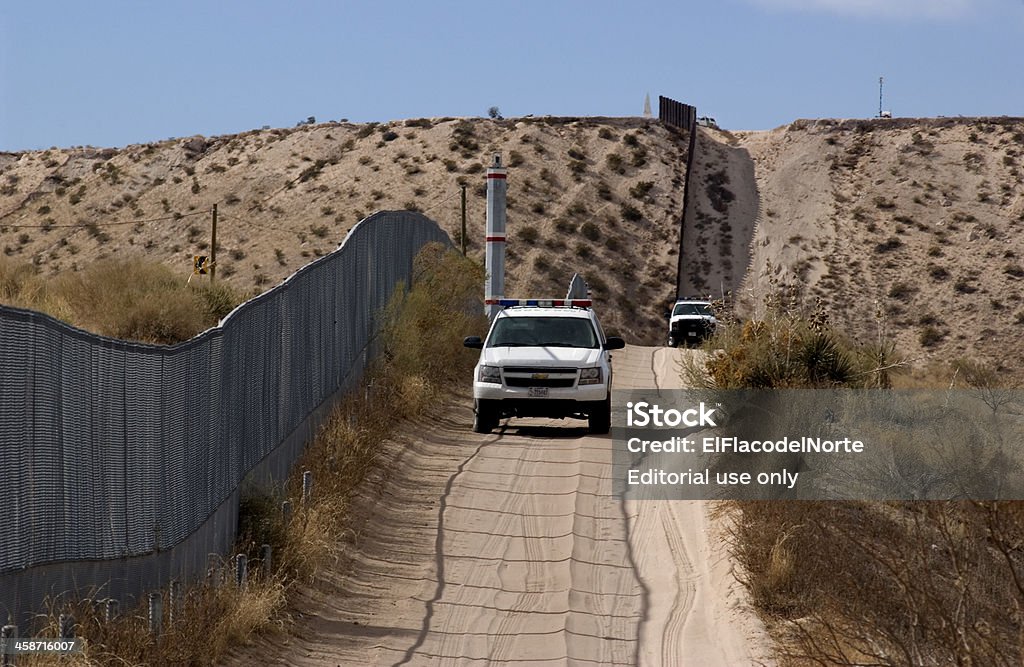 Cerca de fronteiras e alfândega dos EUA - Foto de stock de Força Policial royalty-free
