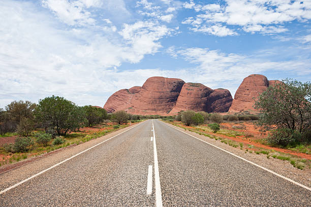 o olgas/kata tijuta, austrália - olgas imagens e fotografias de stock