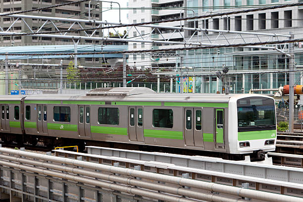 yamanote linha de trem em tóquio, japão - hamamatsucho - fotografias e filmes do acervo