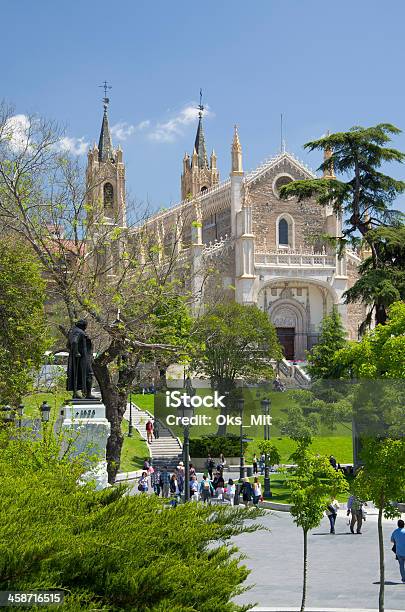 Святой Jerome Royal Церковь В Мадриде — стоковые фотографии и другие картинки Архитектура - Архитектура, Вертикальный, Верующий