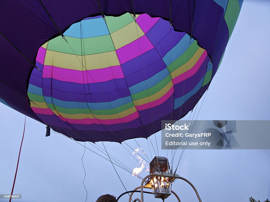 Gorącym powietrzem balon HOB z poniżej Albany Oregon Sztuka air Święto - Zbiór zdjęć royalty-free (Balon na ogrzane powietrze)