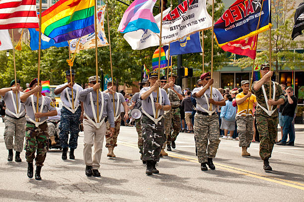 군용동물에는 지점 - atlanta pride 뉴스 사진 이미지