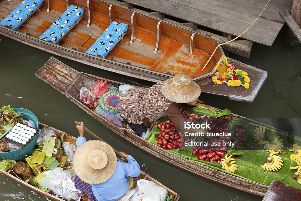 Mercato galleggiante, Bangkok, Tailandia - Foto stock royalty-free di A mezz'aria