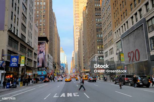 8 Th Avenue En La Ciudad De Nueva York Nueva York Estados Unidos Foto de stock y más banco de imágenes de Ciudad de Nueva York
