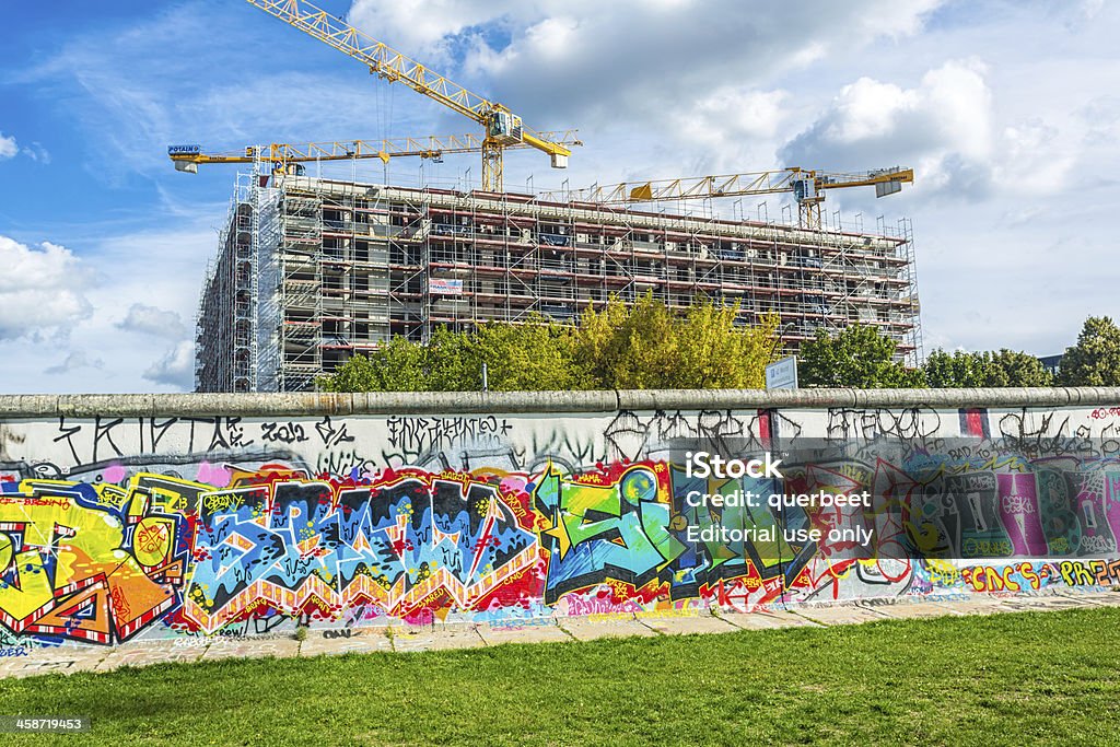 East Side Gallery/Berliner Mauer in mit Baustelle - Lizenzfrei Berliner Mauer Stock-Foto