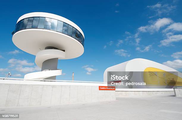 ニーマイヤーセンター - アストゥリアスのストックフォトや画像を多数ご用意 - アストゥリアス, スペイン, オスカー ニーマイヤー