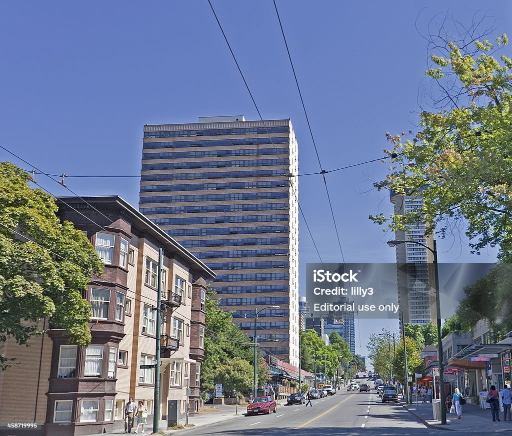 Robson Street, con negozi e ristoranti a Vancouver - Foto stock royalty-free di Vancouver - Canada