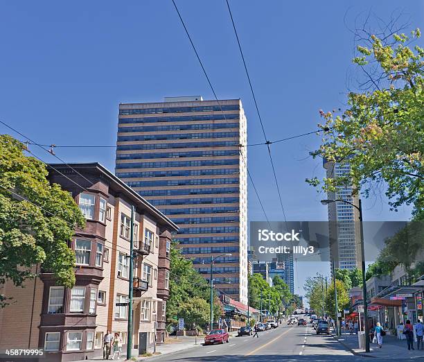 Foto de Robson Street Com Lojas E Restaurantes De Vancouver e mais fotos de stock de Vancouver