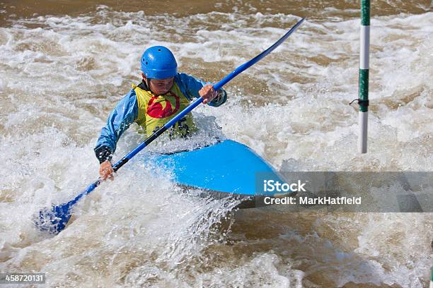 Kayaker 競合ホワイトの水上競技 - 1人のストックフォトや画像を多数ご用意 - 1人, エクストリームスポーツ, オール