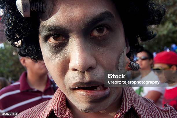 Zombie Cabeza Foto de stock y más banco de imágenes de Adulto - Adulto, Celebración - Acontecimiento, Cine negro