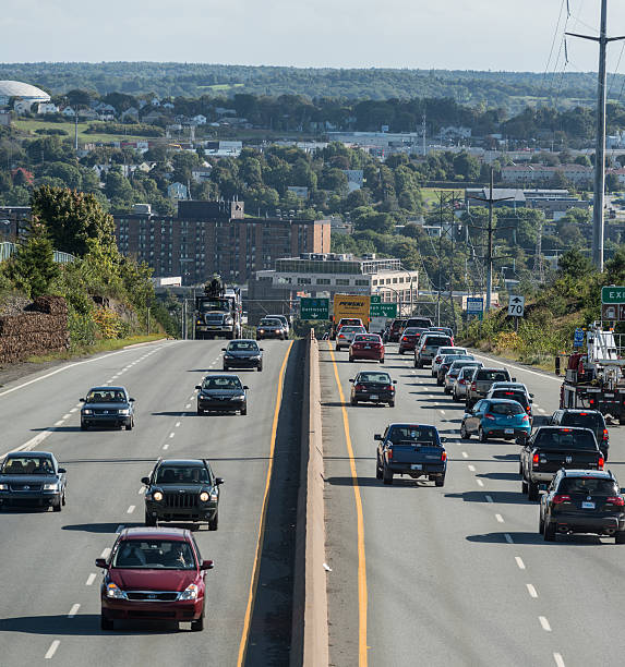 matin tous les voyageurs - halifax nova scotia vertical traffic photos et images de collection