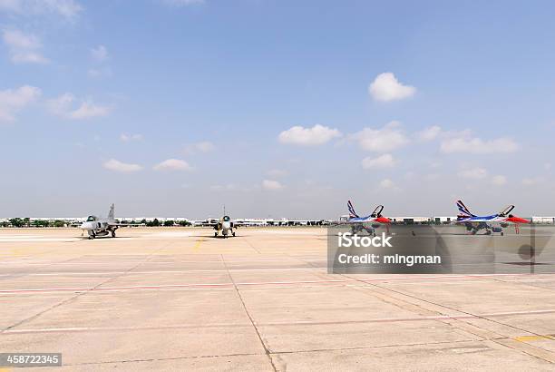 브라이틀링 제트 팀 알무데나 하늘 아래 Airshow에 대한 스톡 사진 및 기타 이미지 - Airshow, Breitling, F-16 파이팅 팰콘