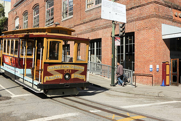 tram di san francisco, california - overhead cable car car usa avenue foto e immagini stock