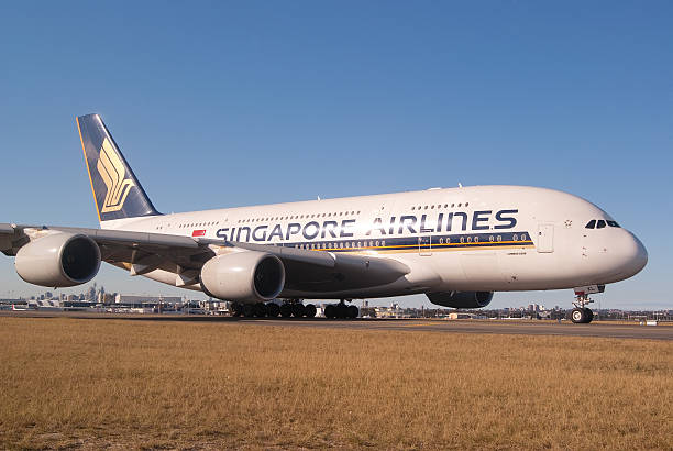 singapore airlines a380 - named airline fotografías e imágenes de stock