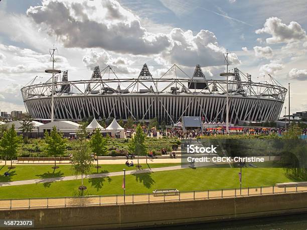 Foto de O Estádio Olímpico e mais fotos de stock de Olympic Park - Londres - Olympic Park - Londres, Parque Olímpico - Local, Londres - Inglaterra