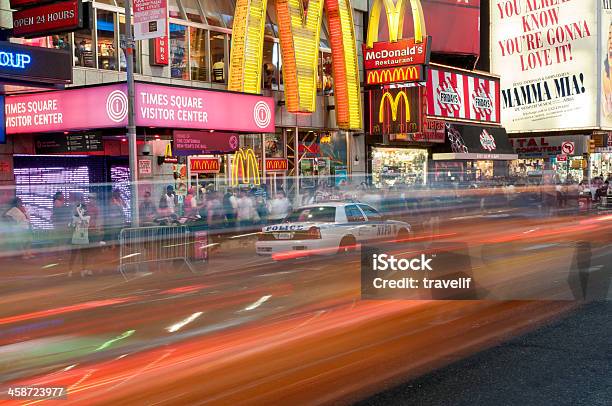 Bez Zatrzymania Ruchu Na Times Square W Nowym Jorku - zdjęcia stockowe i więcej obrazów Billboard
