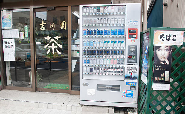 CIGARETTES 自動販売機 Japan Tabacco Cigarette Vending Machine Stock Photo - Download