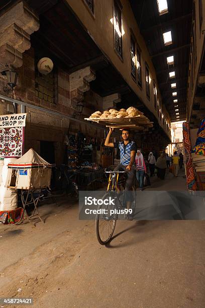 Велосипедная Хлеб Доставка Souq Нести Руководитель — стоковые фотографии и другие картинки Каир - Каир, Архитектура, Африка