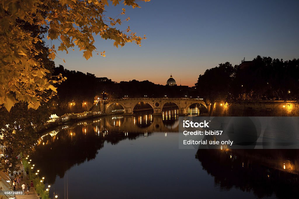 Fiume Tevere a Roma di notte - Foto stock royalty-free di Acqua