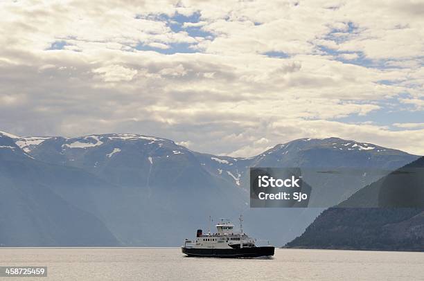 Sognefjord Паром — стоковые фотографии и другие картинки Вода - Вода, Гора, Горизонтальный