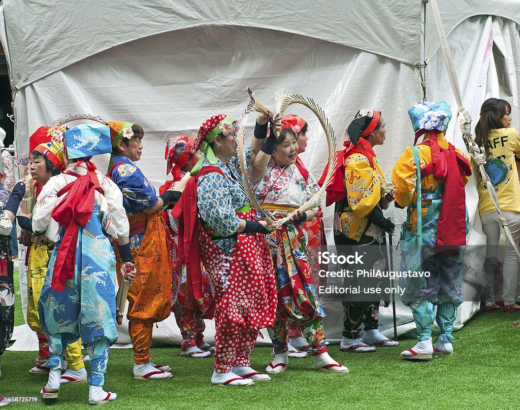 댄스 troupe 전통적인 의류에는 at 패스티발 오아후 - 로열티 프리 남자 스톡 사진