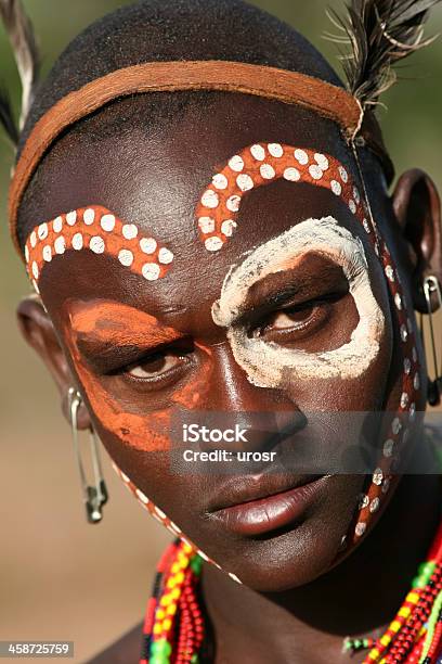 Ritratto Di Uomo Di Hamer - Fotografie stock e altre immagini di Pittura per il viso - Pittura per il viso, Cerimonia, Cultura indigena