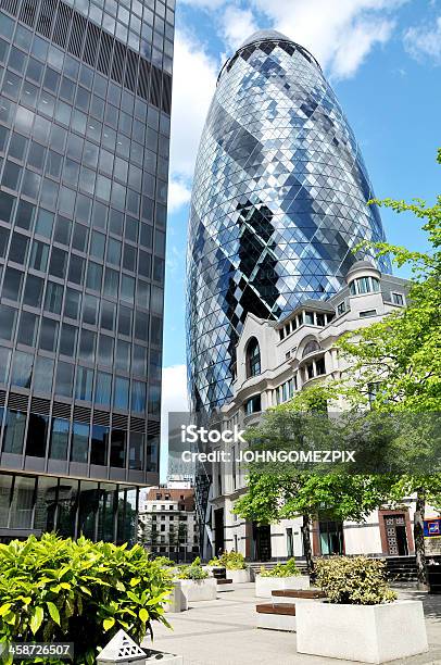 El Edificio Gherkin London Reino Unido Foto de stock y más banco de imágenes de Londres - Inglaterra - Londres - Inglaterra, Zona financiera, Arquitectura ecológica