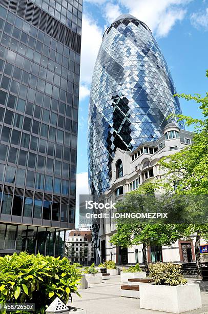The Korniszonem Building Londyn Wielka Brytania - zdjęcia stockowe i więcej obrazów Londyn - Anglia - Londyn - Anglia, Dzielnica finansowa, Budownictwo ekologiczne