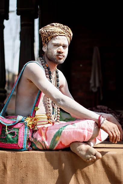 asian indyjskich sadhu osadzony - india sadhu nepalese culture nepal zdjęcia i obrazy z banku zdjęć