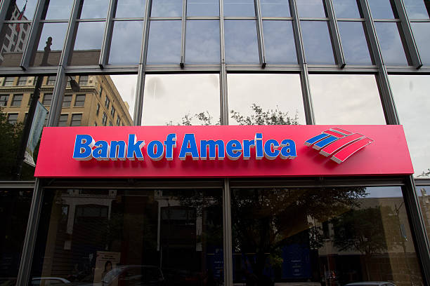 Bank of America "Austin, Texas, USA - August 13, 2011: A Bank of America branch in Austin, Texas. The US government announced that it will sue Bank of America for selling toxic mortgage-backed securities." bank-of-america stock pictures, royalty-free photos & images